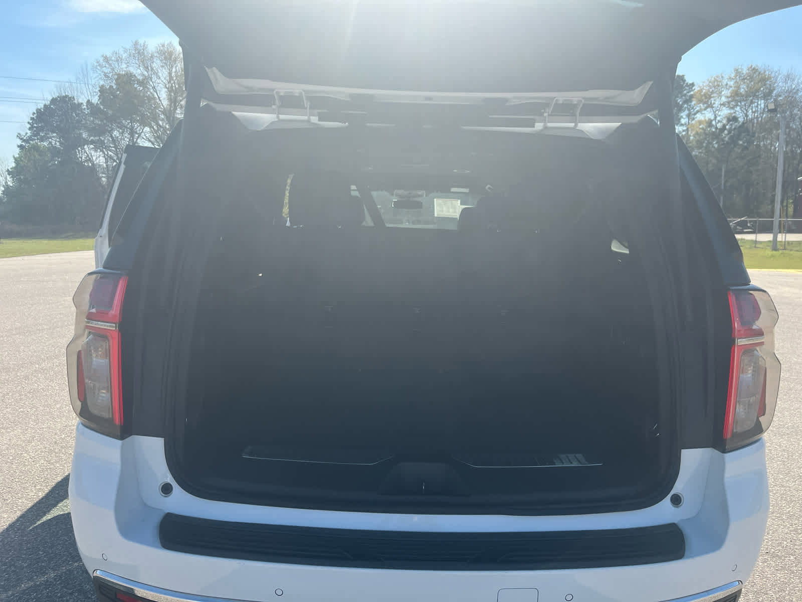 Used 2023 Chevrolet Suburban Premier image 10