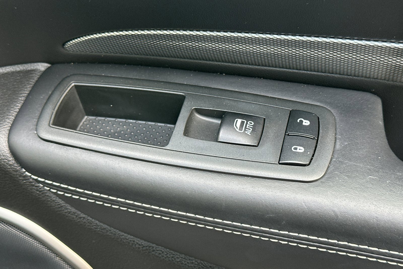 Used 2018 Dodge Durango SRT w/ SRT Interior Appearance Group image 23