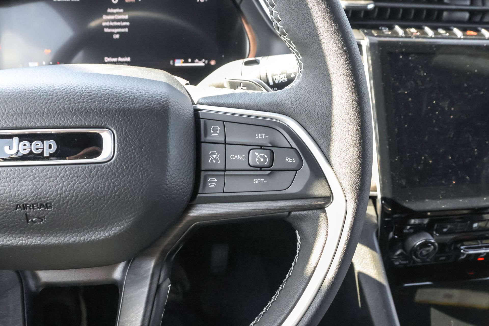 New 2025 Jeep Grand Cherokee Limited w/ Luxury Tech Group II image 26