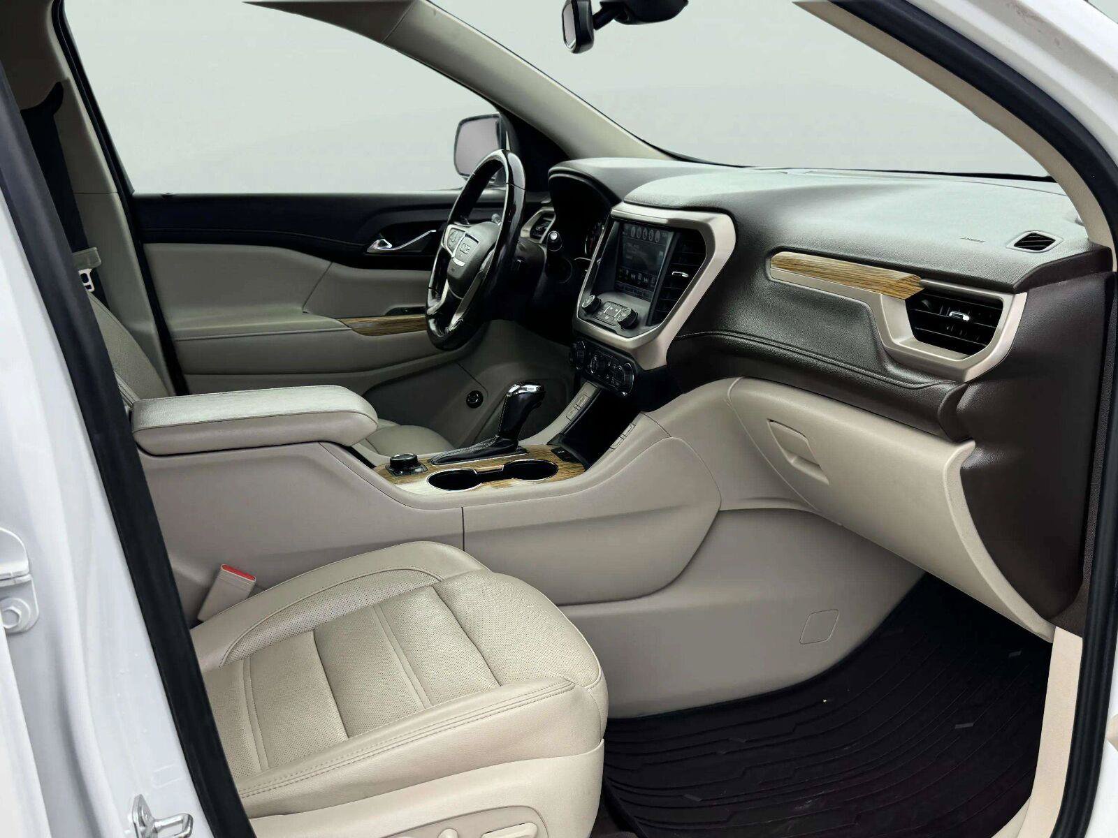Used 2019 GMC Acadia Denali w/ Technology Package AWD/4WD image 45