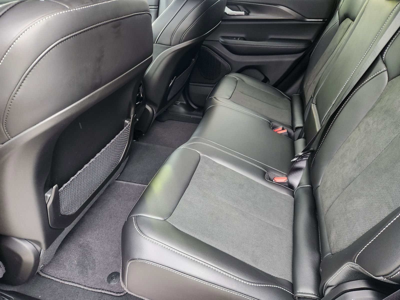 New 2025 Jeep Grand Cherokee Altitude image 22