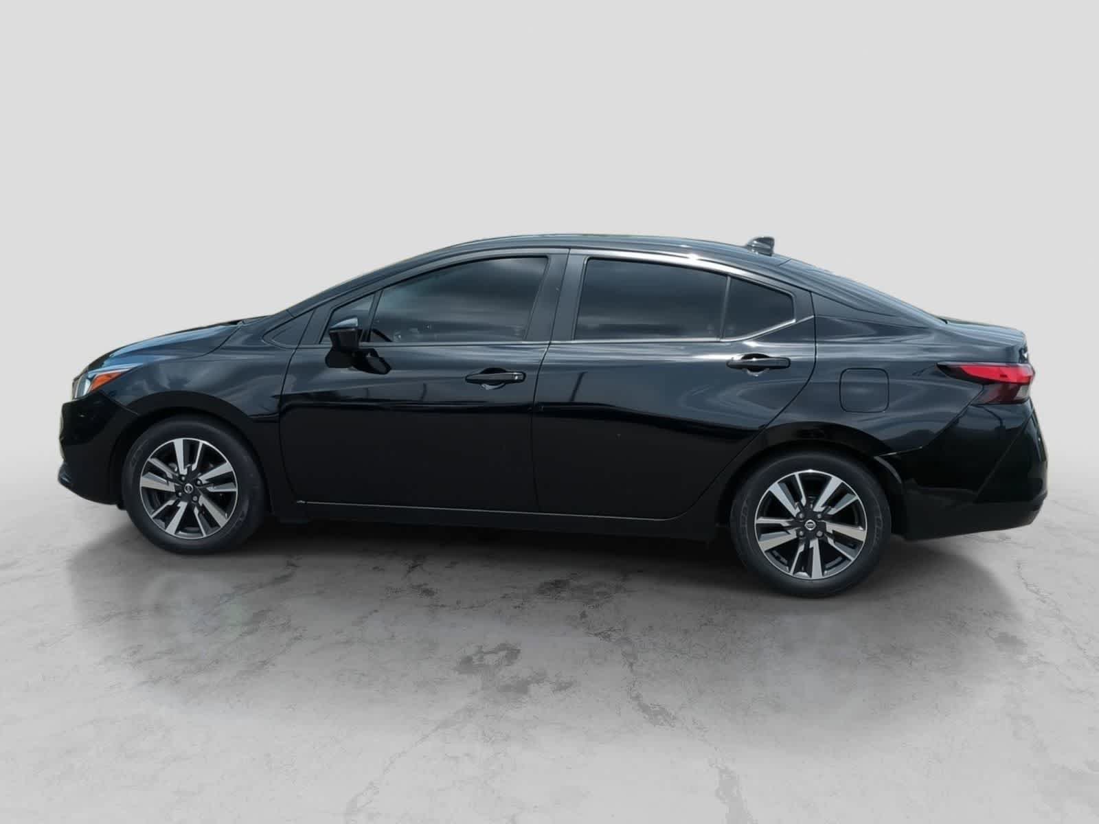 Used 2021 Nissan Versa SV FWD image 3