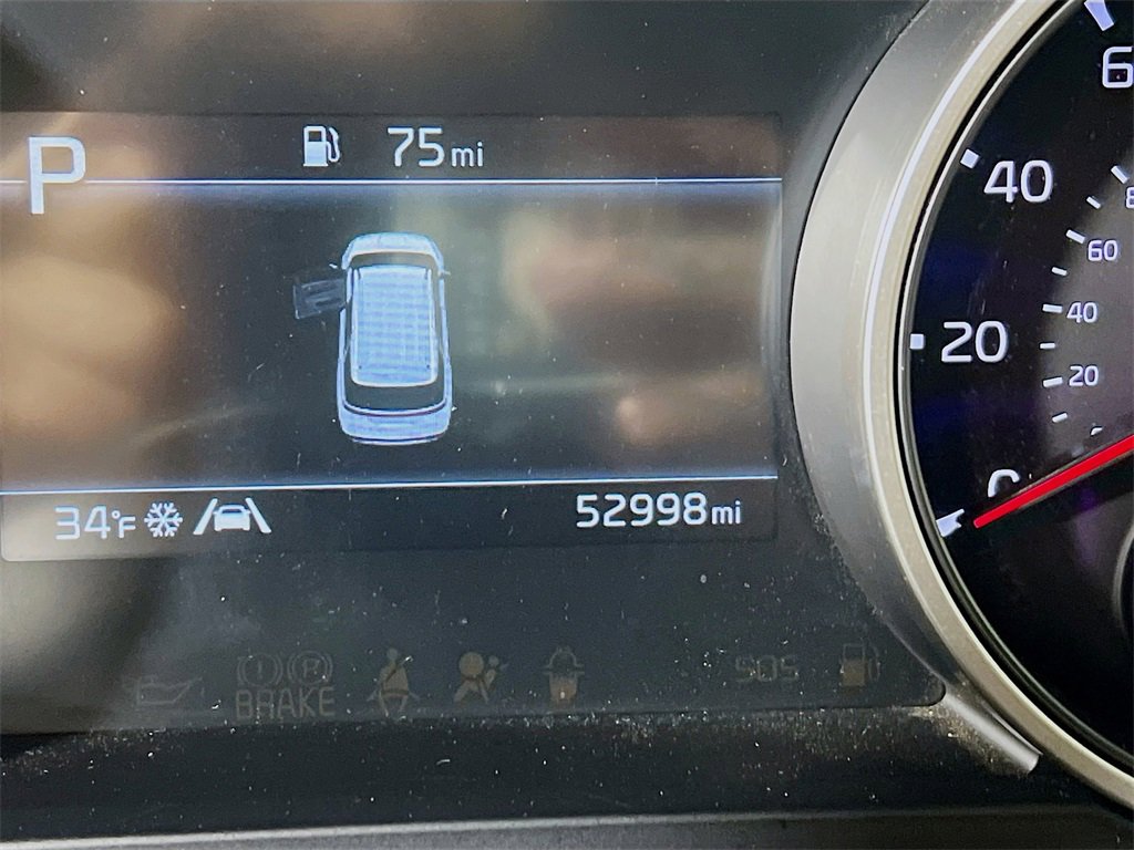 Used 2024 Kia Carnival LX image 12