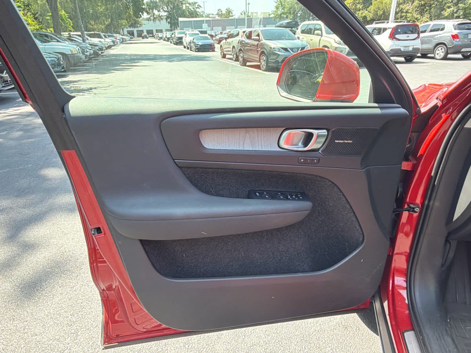 Used 2024 Volvo XC40 B5 Ultimate w/ Protection Package Premier AWD/4WD image 22