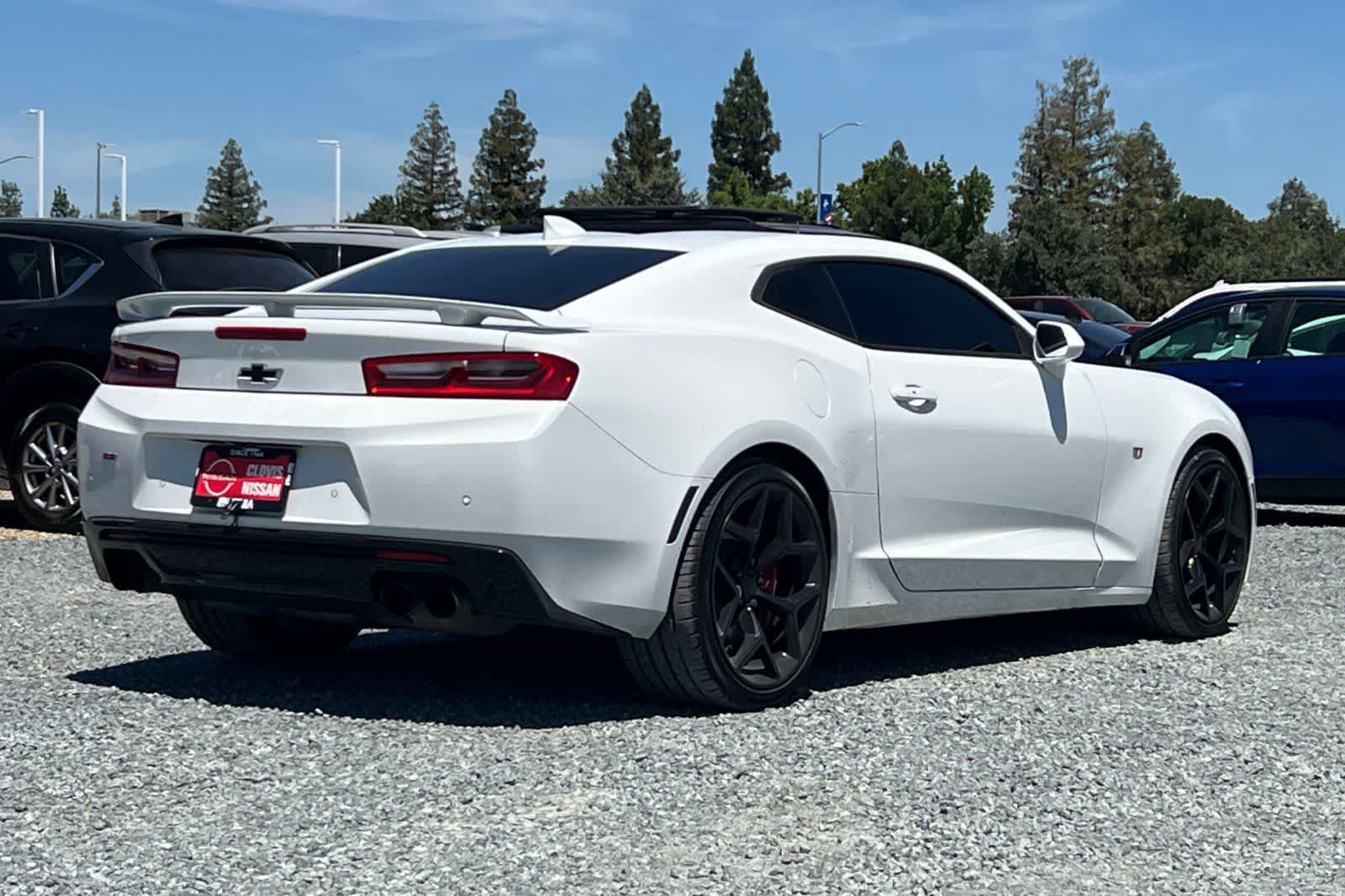 Used 2016 Chevrolet Camaro SS RWD image 3