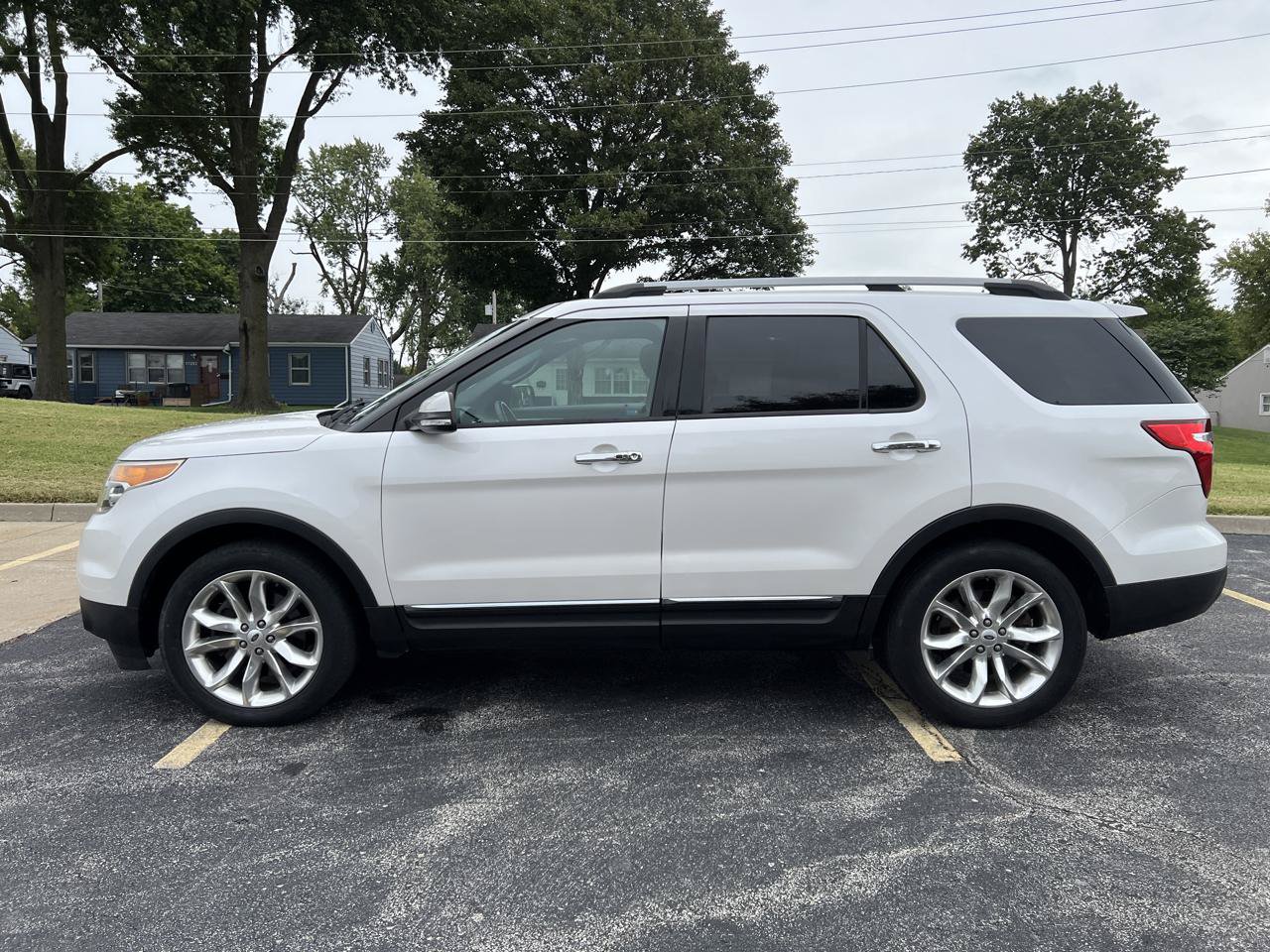 Used 2014 Ford Explorer Limited w/ Equipment Group 301A AWD/4WD image 2
