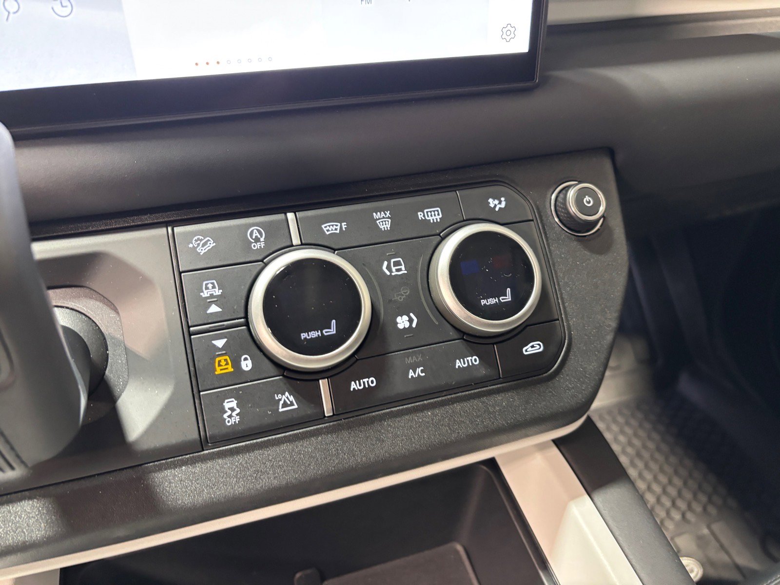 Used 2025 Land Rover Defender 110 S AWD/4WD image 15