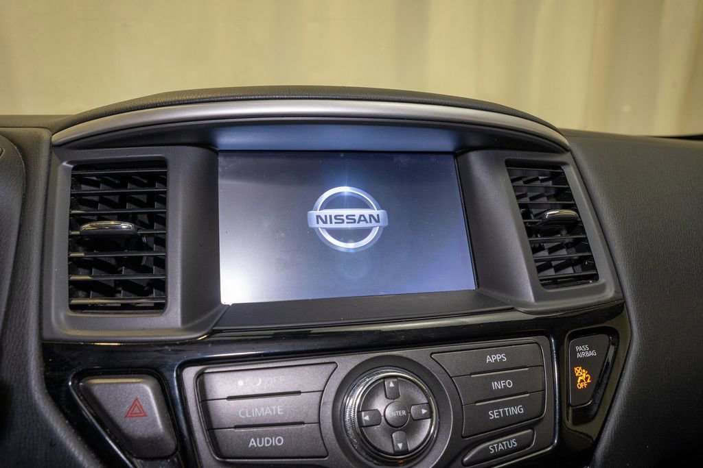 Used 2018 Nissan Pathfinder SV image 13