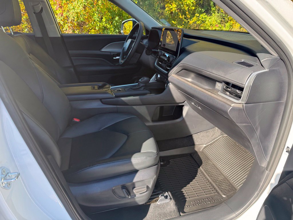 Certified 2026 Toyota Grand Highlander AWD image 24