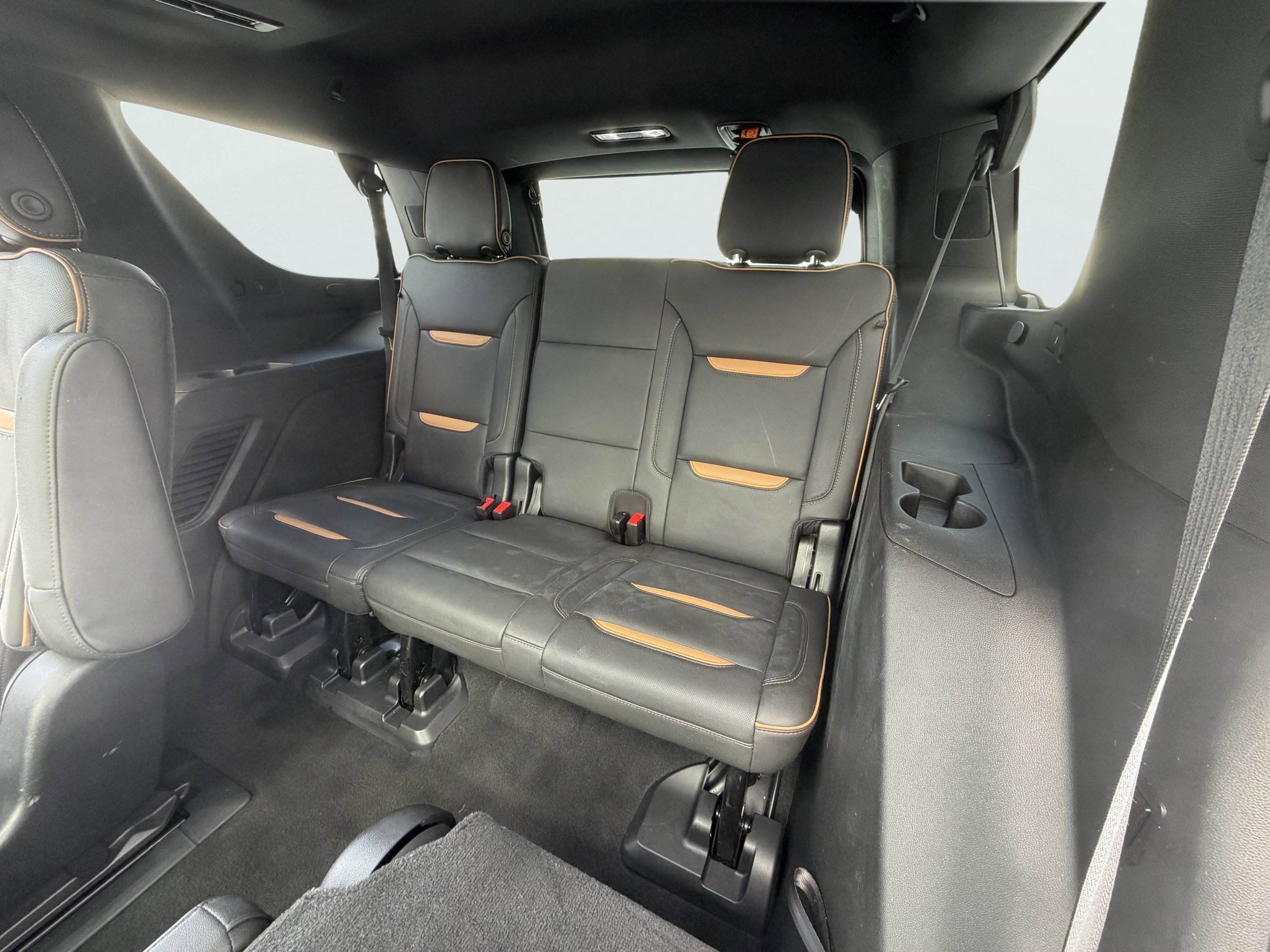 Used 2021 GMC Yukon AT4 w/ Technology Package AWD/4WD image 16