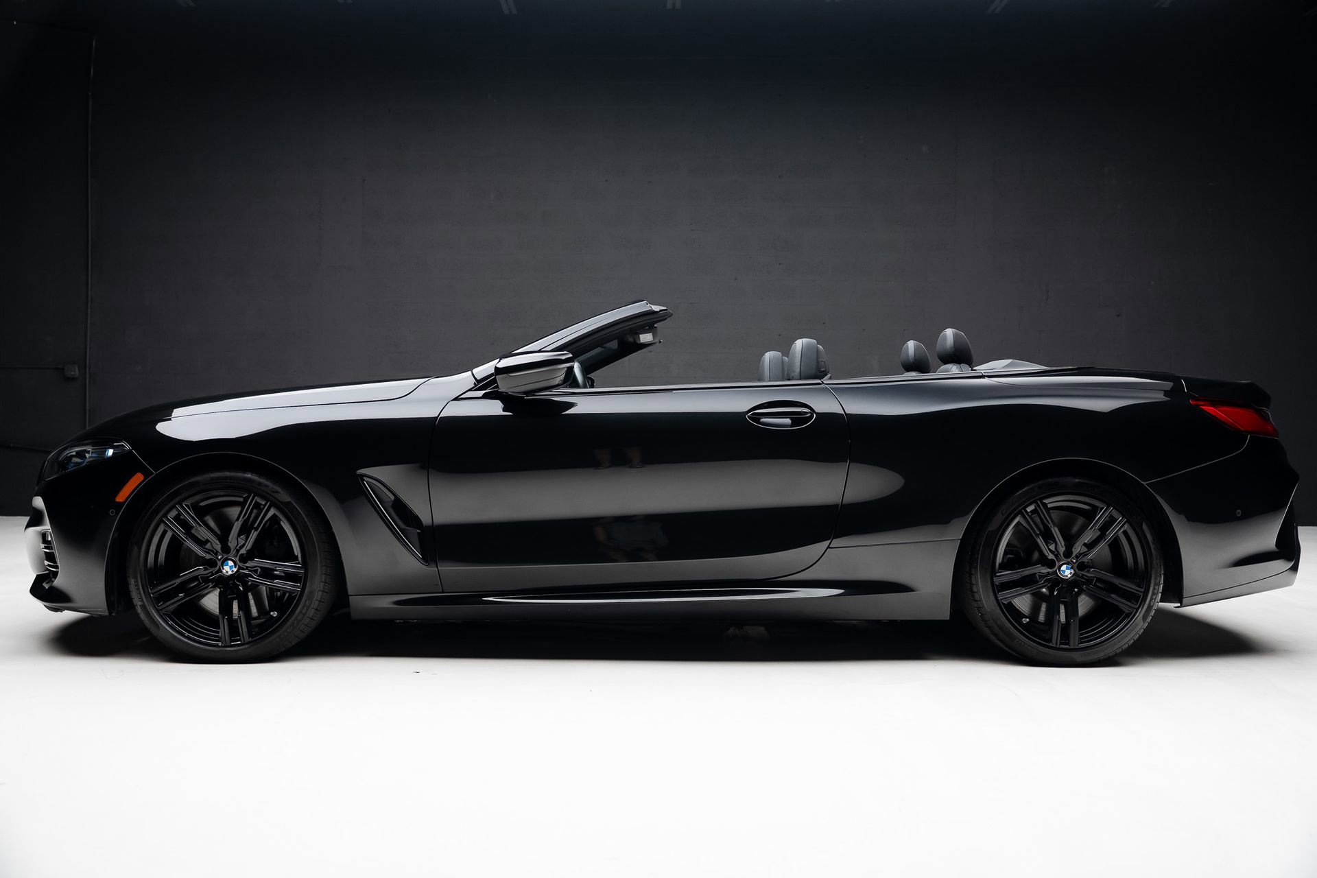 Used 2023 BMW M850i xDrive Convertible w/ M Sport Professional Package image 19