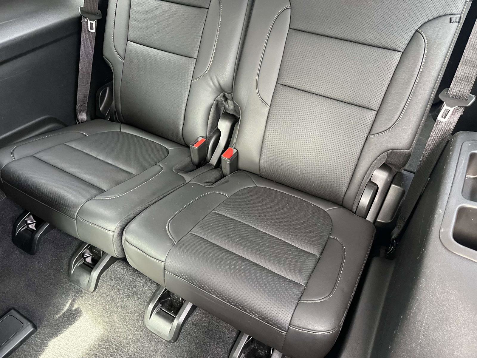 Used 2023 GMC Acadia SLT image 17