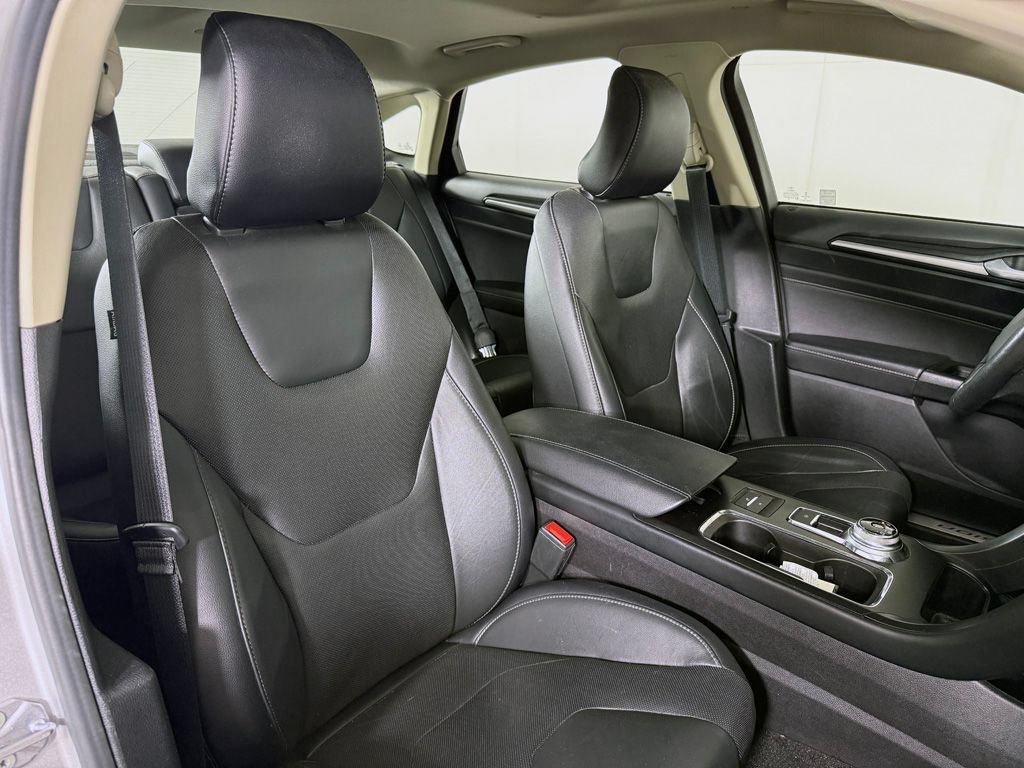 Used 2019 Ford Fusion Energi Titanium FWD image 29