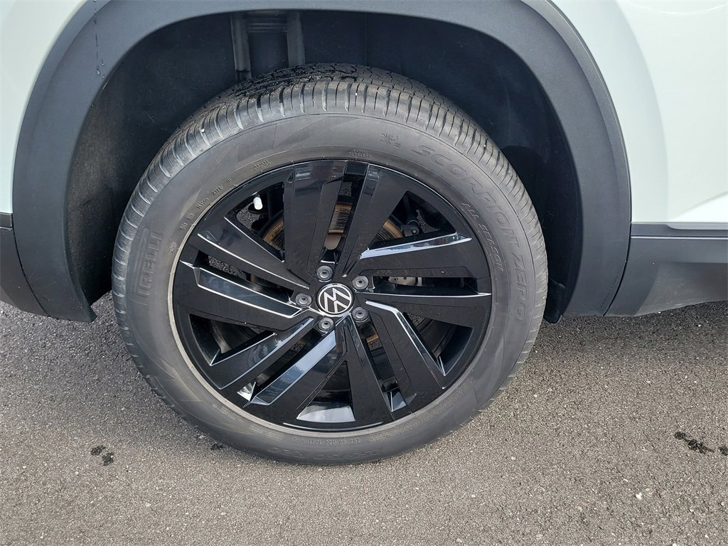 Used 2023 Volkswagen Atlas Cross Sport SE w/ Panoramic Sunroof Package image 5