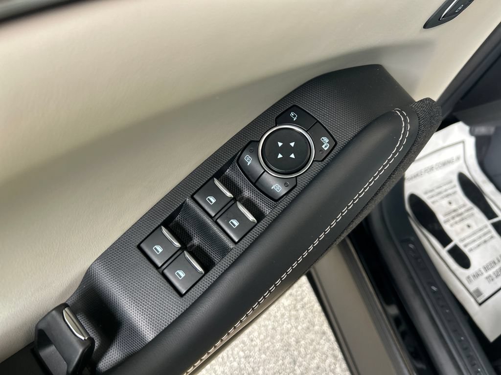 Used 2025 Ford Mustang Mach-E Premium AWD/4WD image 13