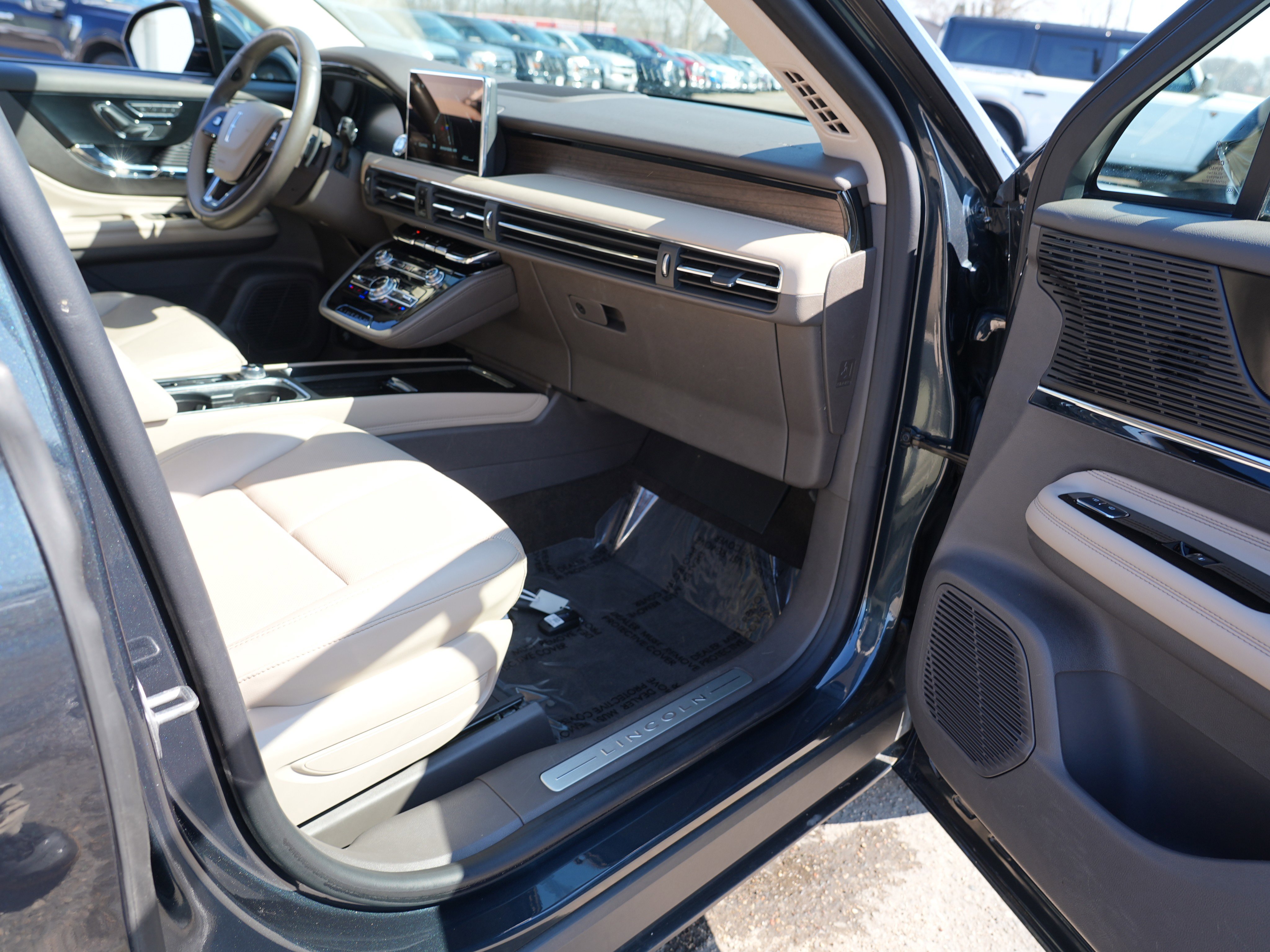 Used 2022 Lincoln Corsair Reserve w/ Elements Package image 34