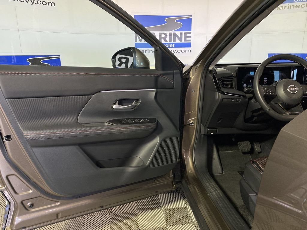 Used 2025 Nissan Kicks SR FWD image 26
