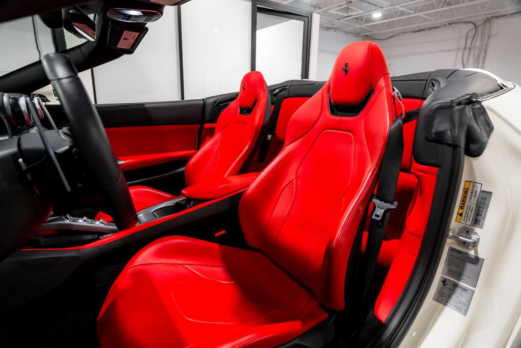 Used 2020 Ferrari Portofino RWD image 38