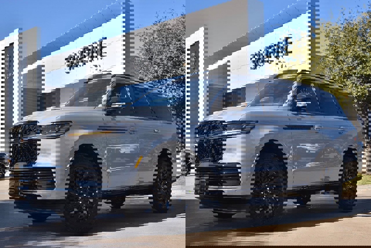 New 2025 Lincoln Navigator Reserve w/ Jet Appearance Package image 8