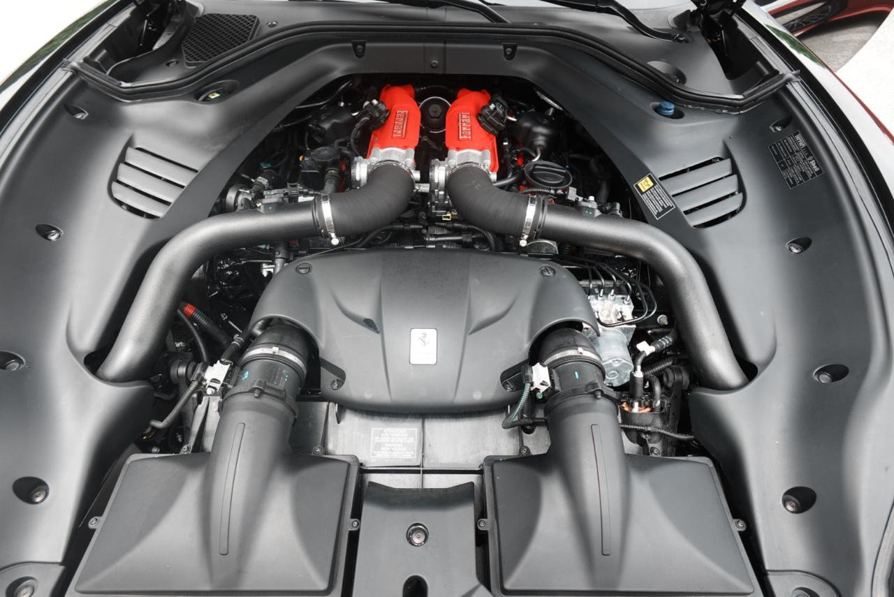 Used 2015 Ferrari California T RWD image 19