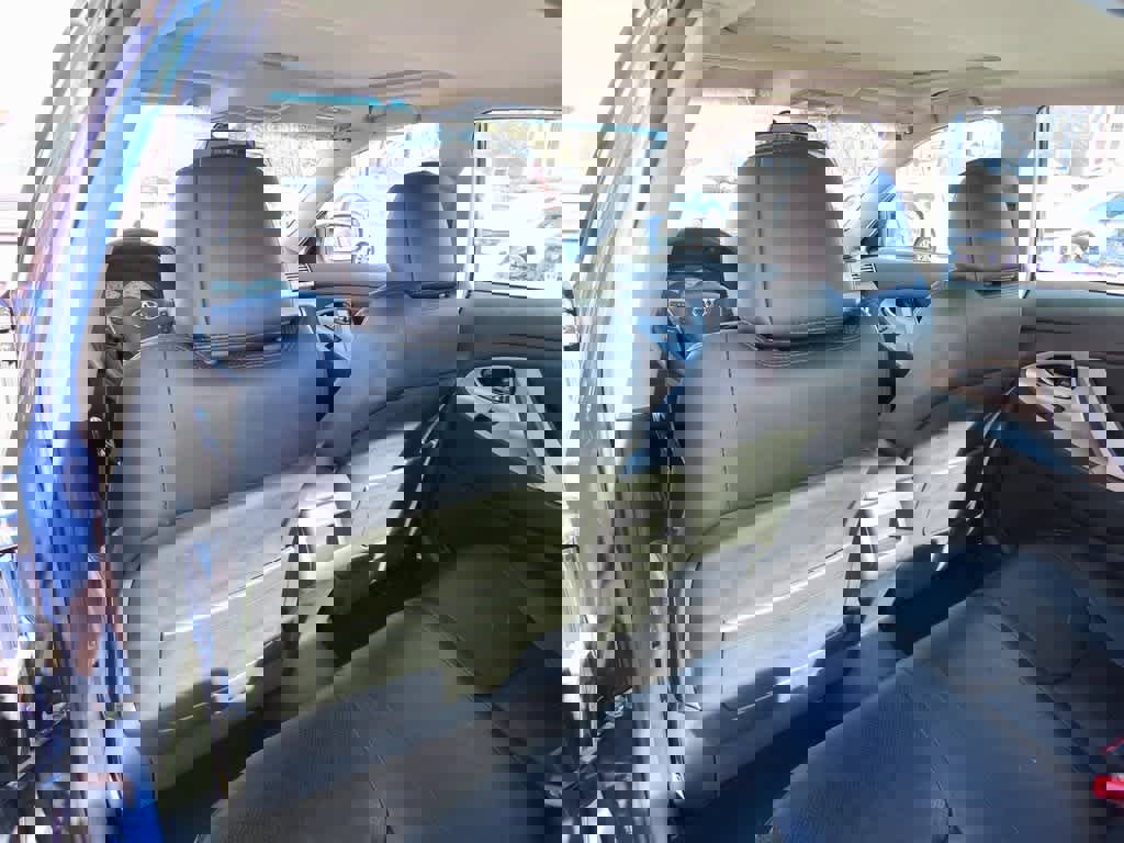 Used 2010 Toyota Camry LE image 13