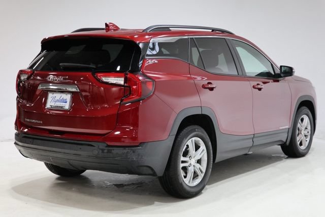 Used 2023 GMC Terrain SLE w/ Driver Convenience Package FWD image 7