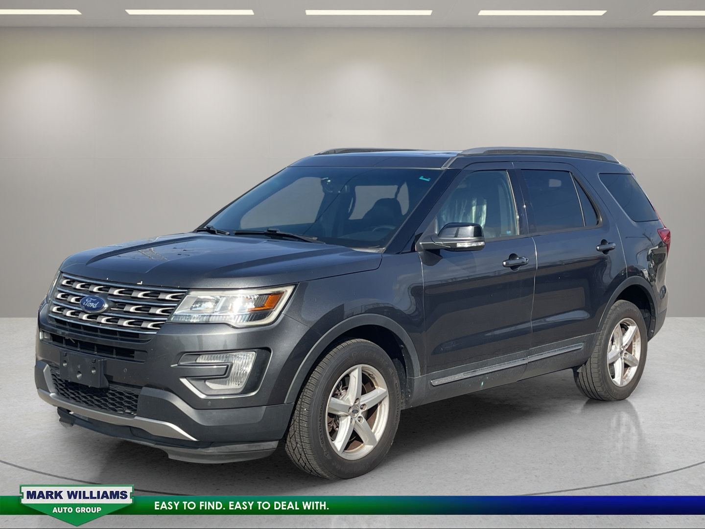 Used 2016 Ford Explorer XLT w/ Equipment Group 202A AWD/4WD image 2