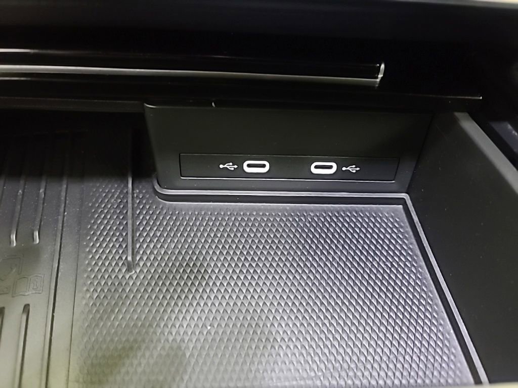 Used 2025 Volkswagen Atlas Cross Sport SE image 35