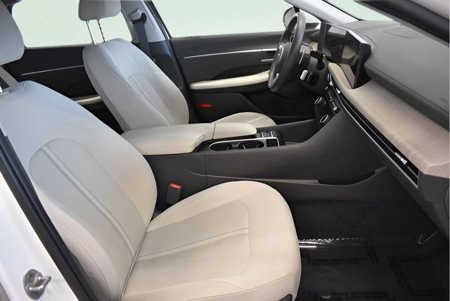 Used 2025 Hyundai Sonata SEL FWD image 19