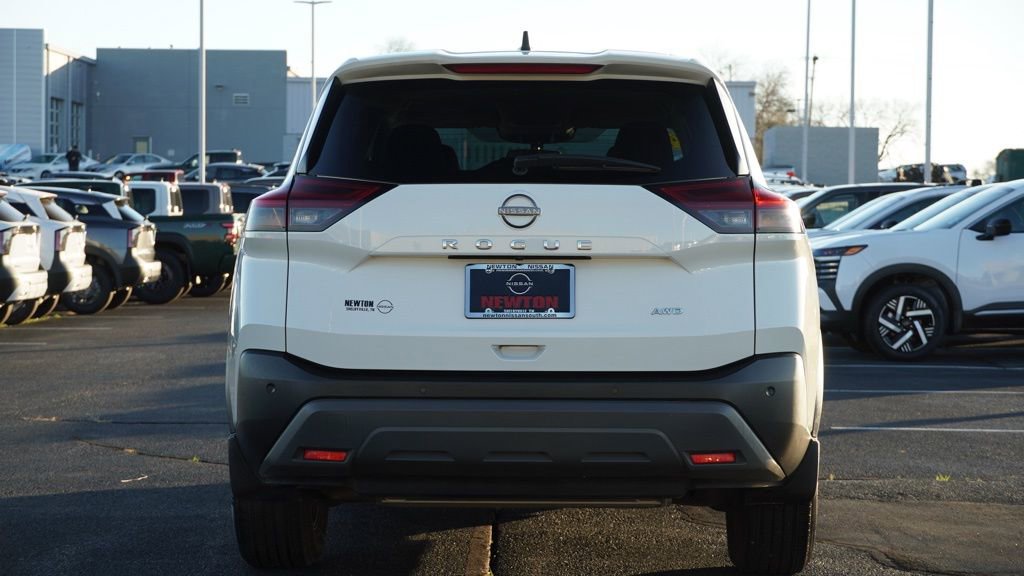 Used 2023 Nissan Rogue S image 6