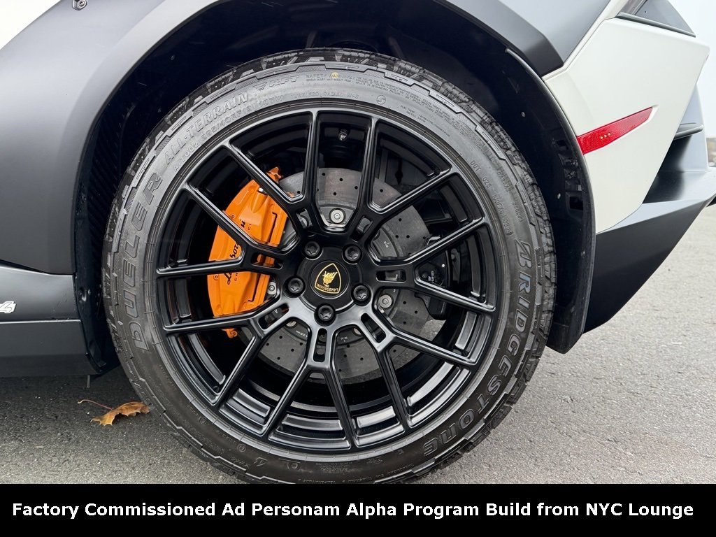 Used 2024 Lamborghini Huracan Sterrato image 32