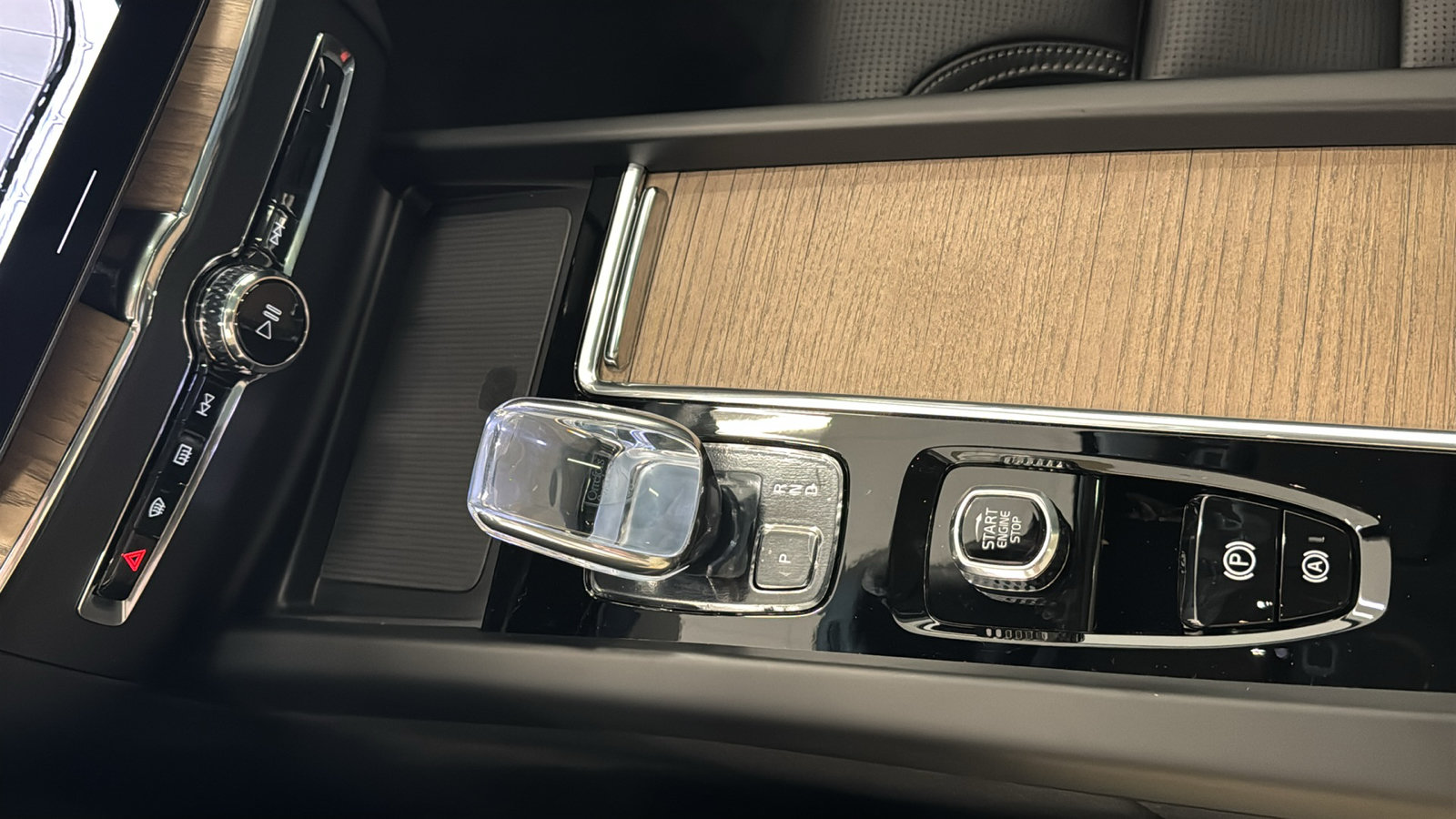 New 2027 Volvo XC60 B5 Ultra AWD/4WD image 19