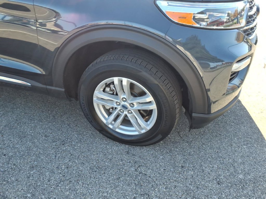 Certified 2023 Ford Explorer XLT w/ Equipment Group 202A AWD/4WD image 5
