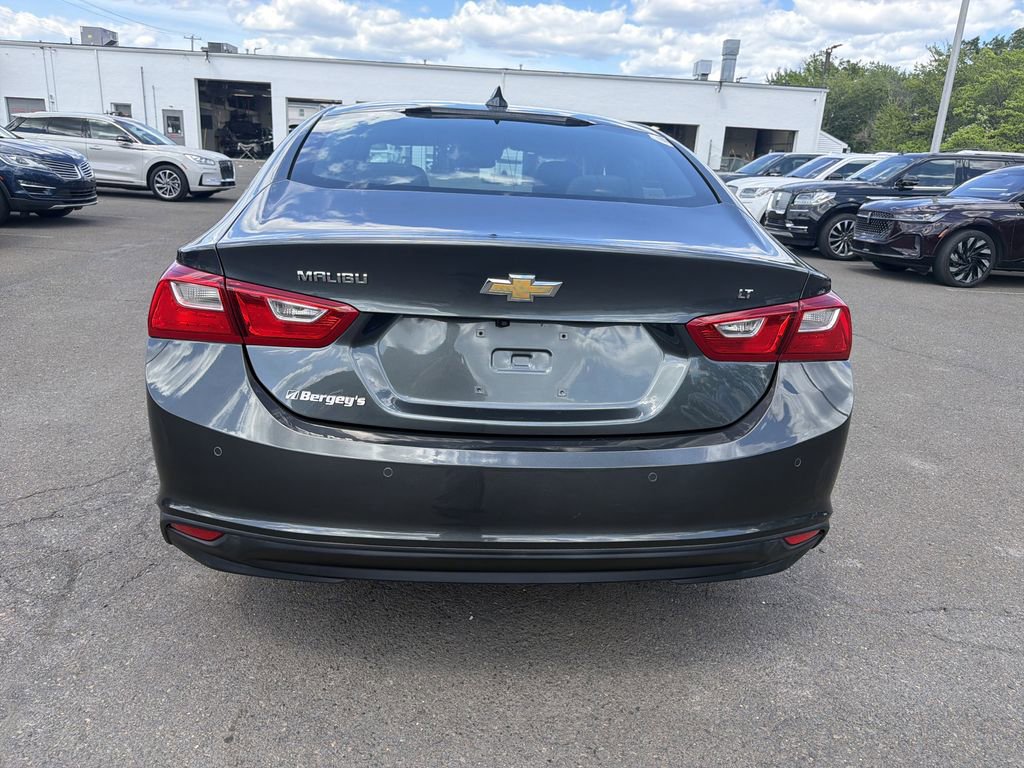 Used 2017 Chevrolet Malibu LT w/ Driver Confidence Package FWD image 4