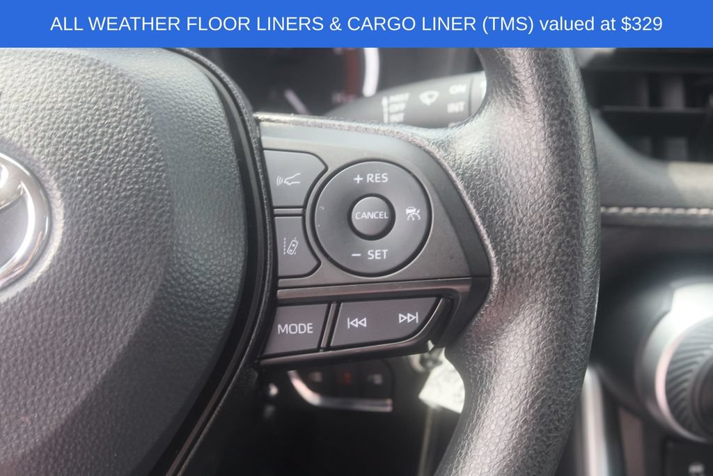 Used 2025 Toyota RAV4 LE AWD/4WD image 5