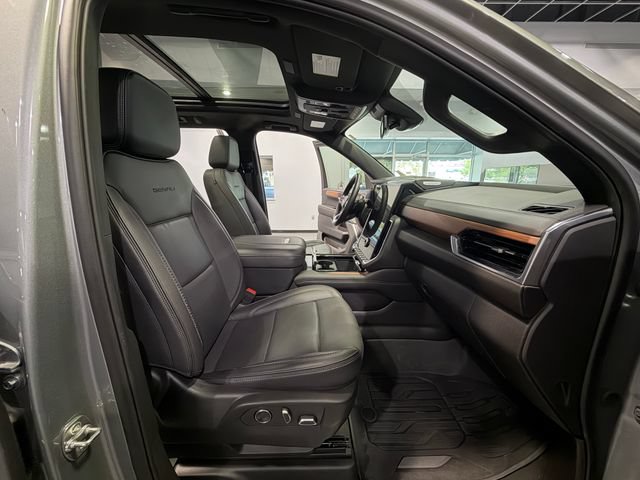 Used 2025 GMC Yukon XL Denali w/ Sun & Power Step Package AWD/4WD image 14