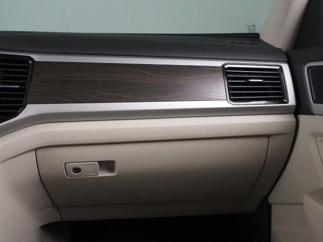 Used 2023 Volkswagen Atlas SE w/ Technology Package image 36