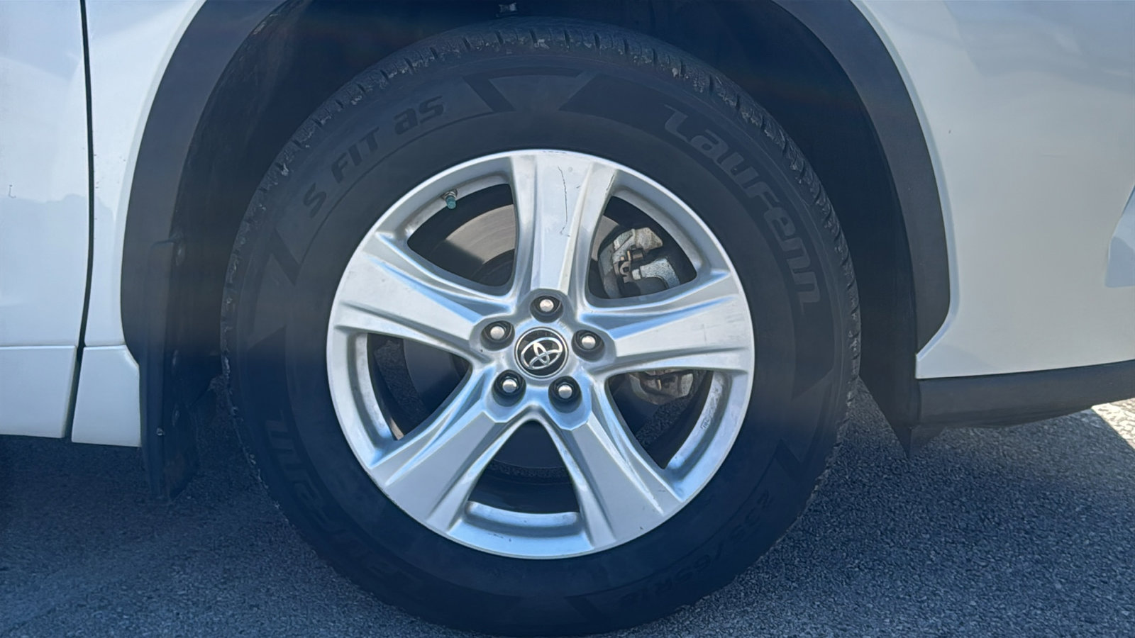 Used 2020 Toyota Highlander L image 32