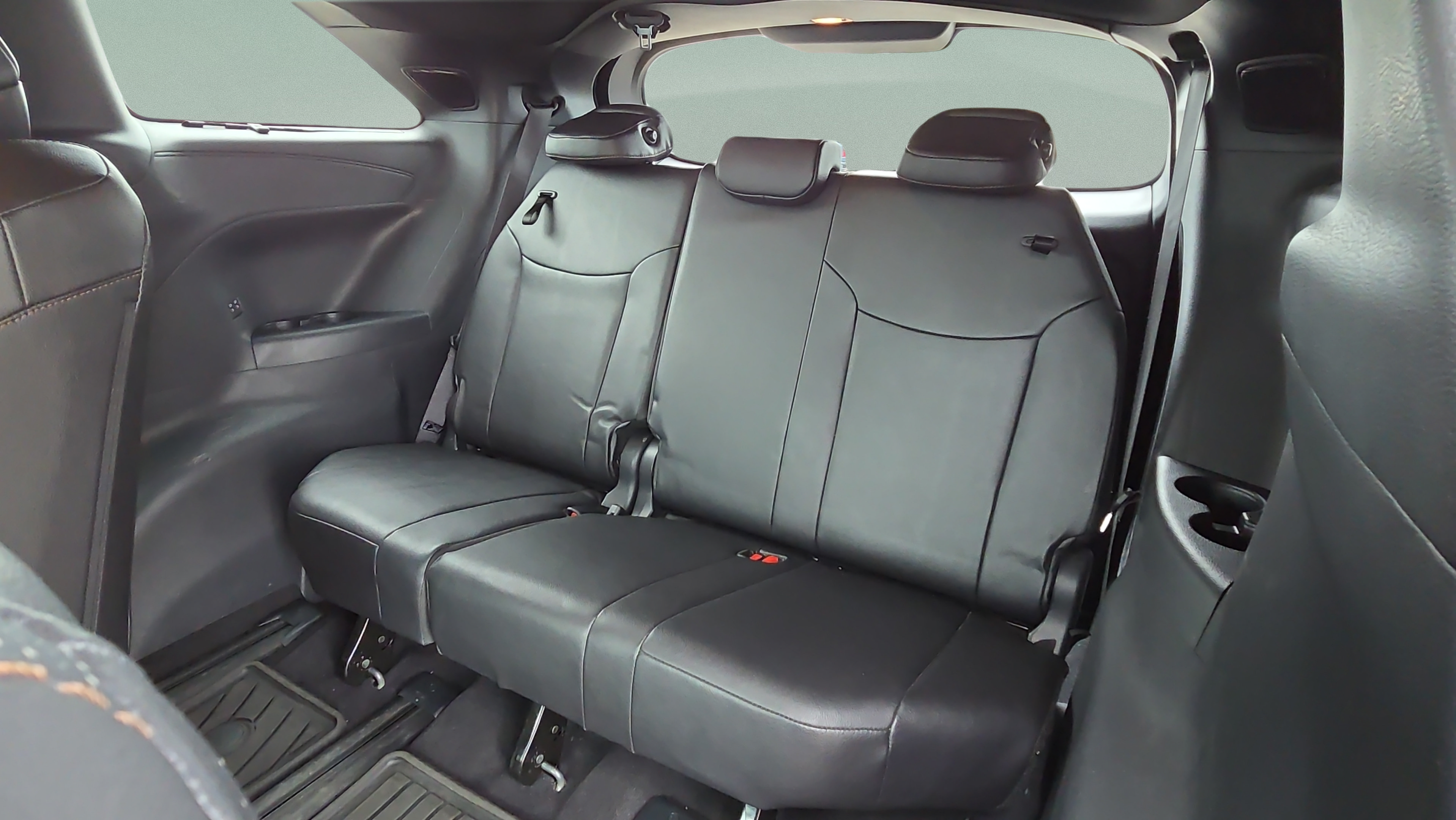 Certified 2025 Toyota Sienna Platinum AWD/4WD image 13