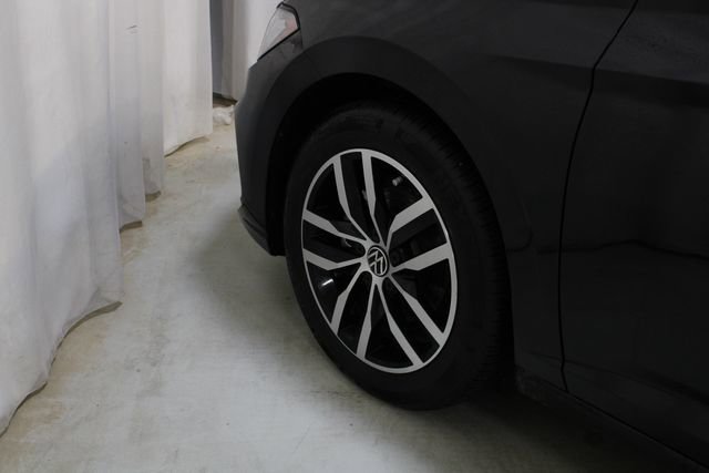 Used 2025 Volkswagen Jetta SE w/ Sunroof Package image 33