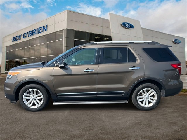 Used 2015 Ford Explorer XLT image 2