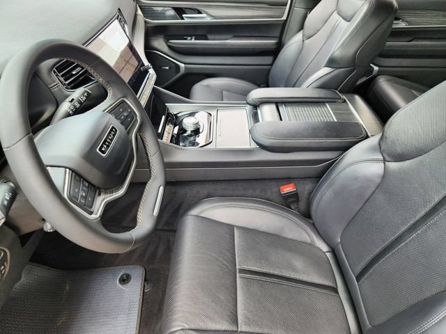 Certified 2024 Jeep Wagoneer Series II w/ Flexible Seating Group RWD image 12