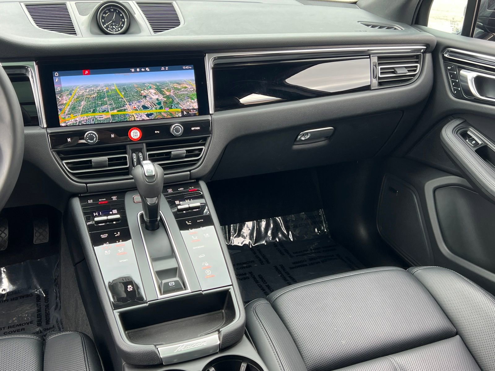 Certified 2025 Porsche Macan image 24