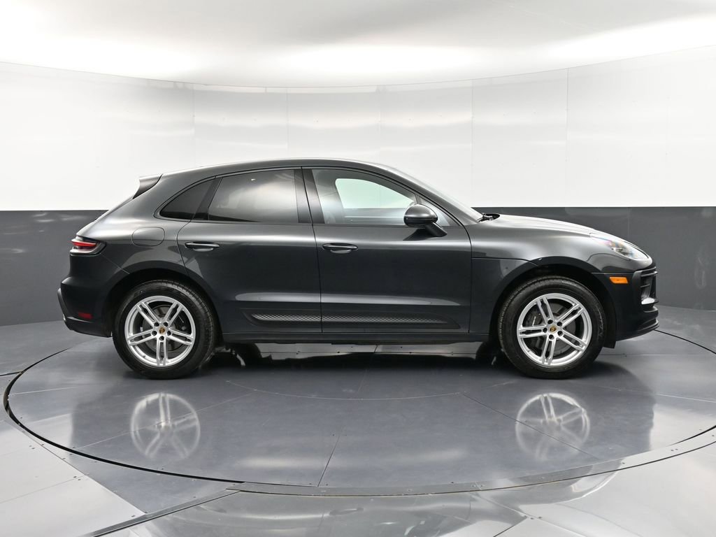 Certified 2025 Porsche Macan image 9
