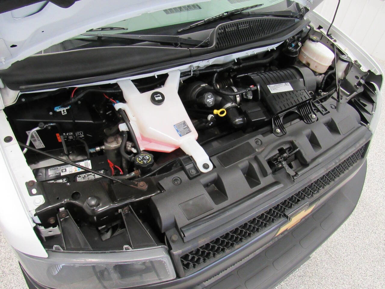 Used 2020 Chevrolet Express 3500 w/ Driver Convenience Package image 32