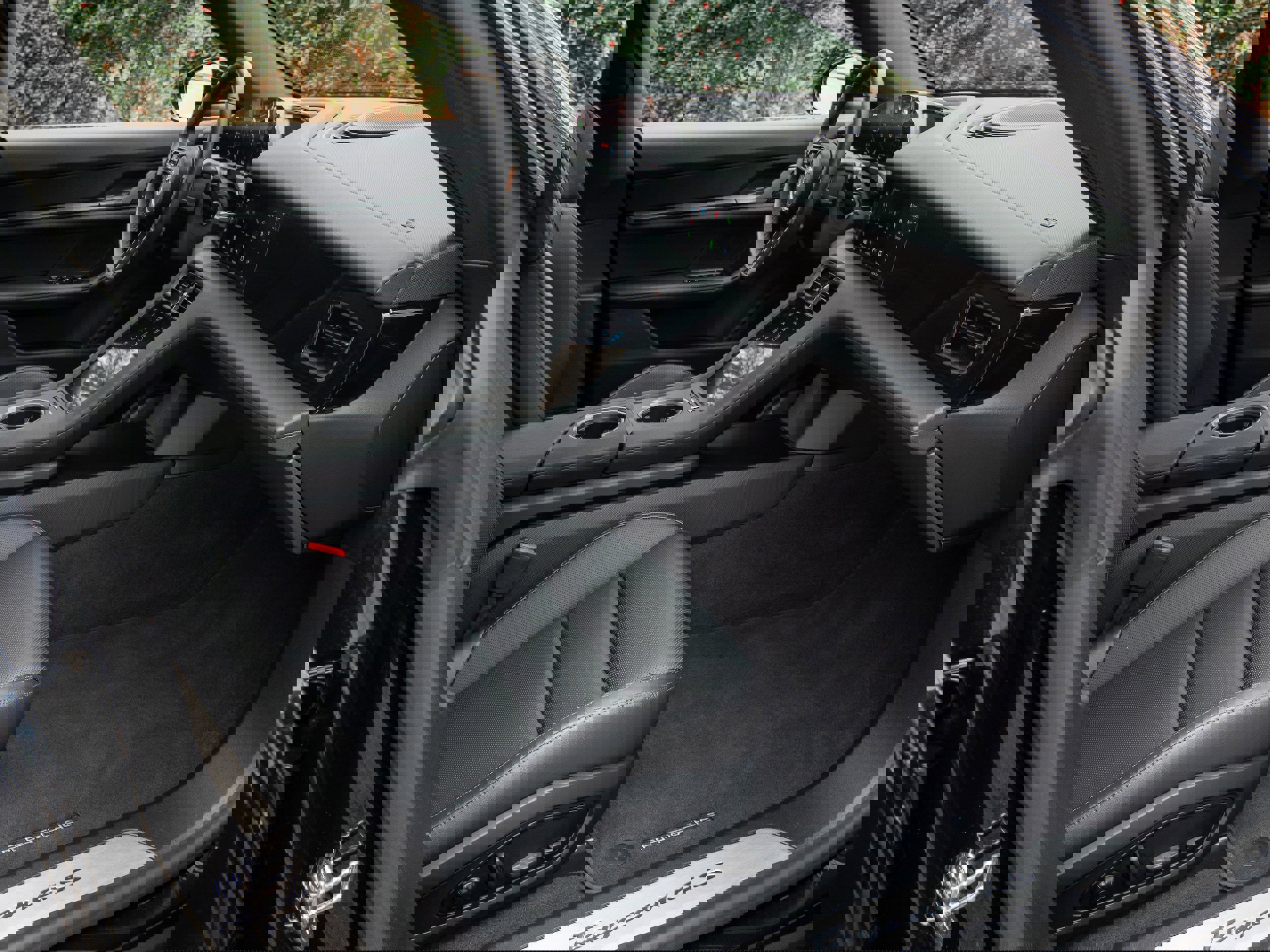 Used 2025 Porsche Taycan 4S image 33