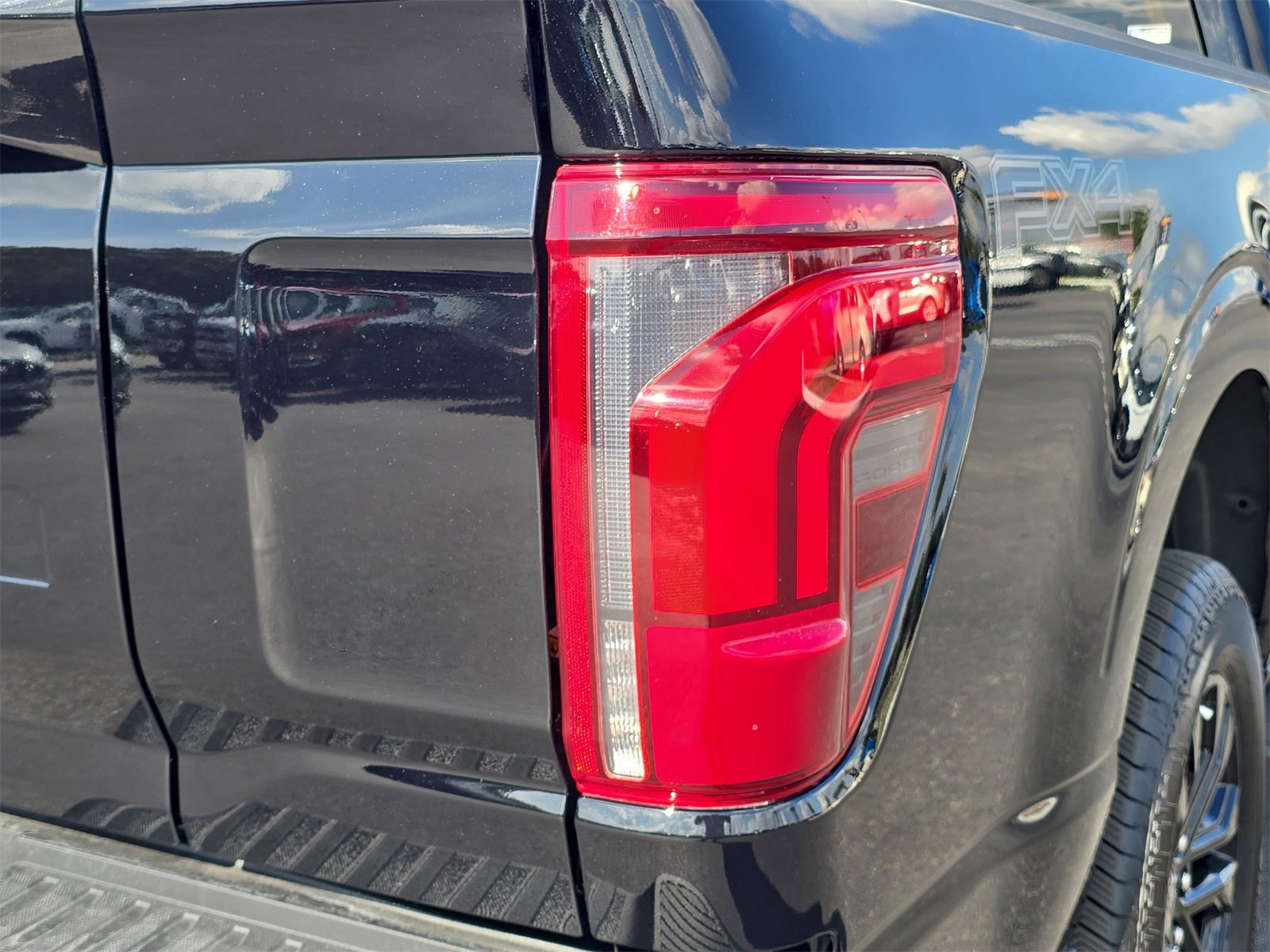 New 2025 Ford F150 Lariat w/ Equipment Group 501A Mid image 6