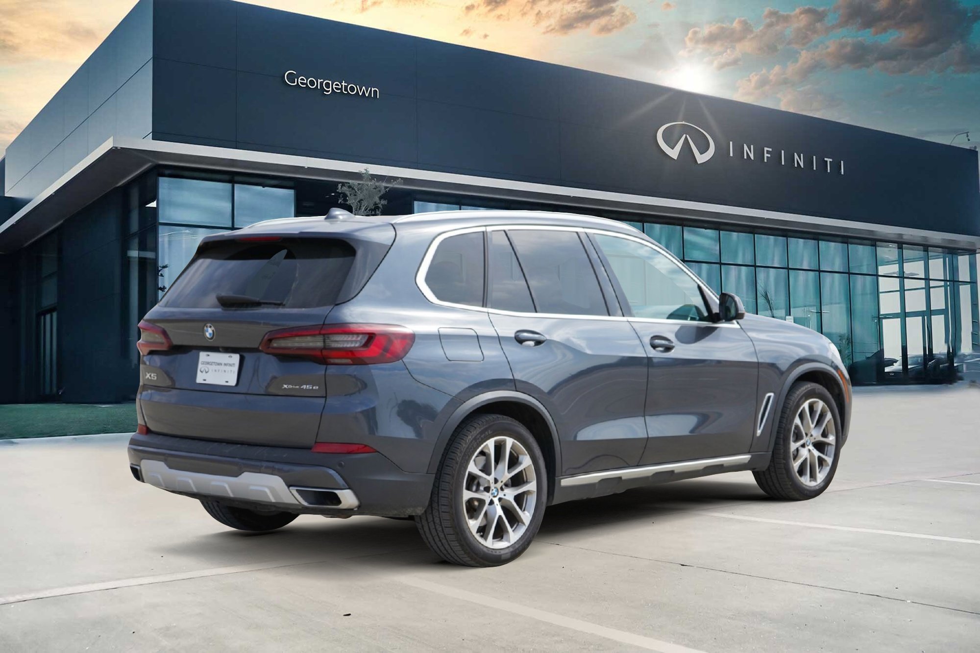 Used 2021 BMW X5 xDrive45e w/ Premium Package 2 image 4