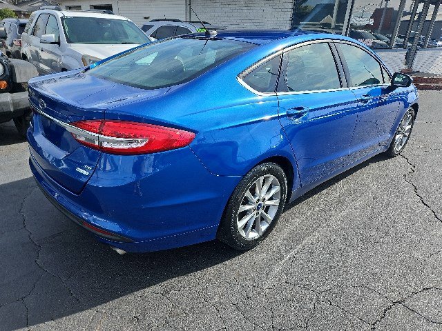 Used 2017 Ford Fusion SE w/ Fusion SE Technology Package image 4