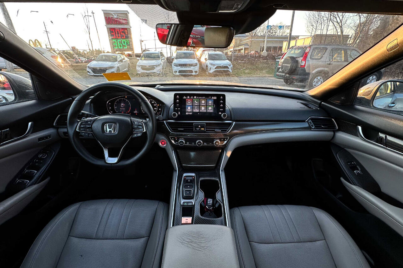 Used 2018 Honda Accord Touring image 11